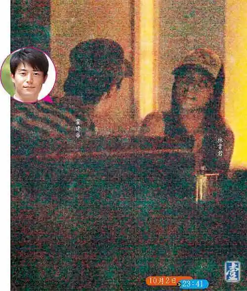 林韦君冲浪秀性感曲线 玩激凸还差点露奶(组图)