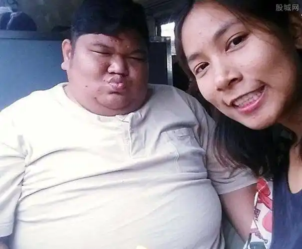 美女护士恋上胖男友两人同框秀恩爱不忍直视