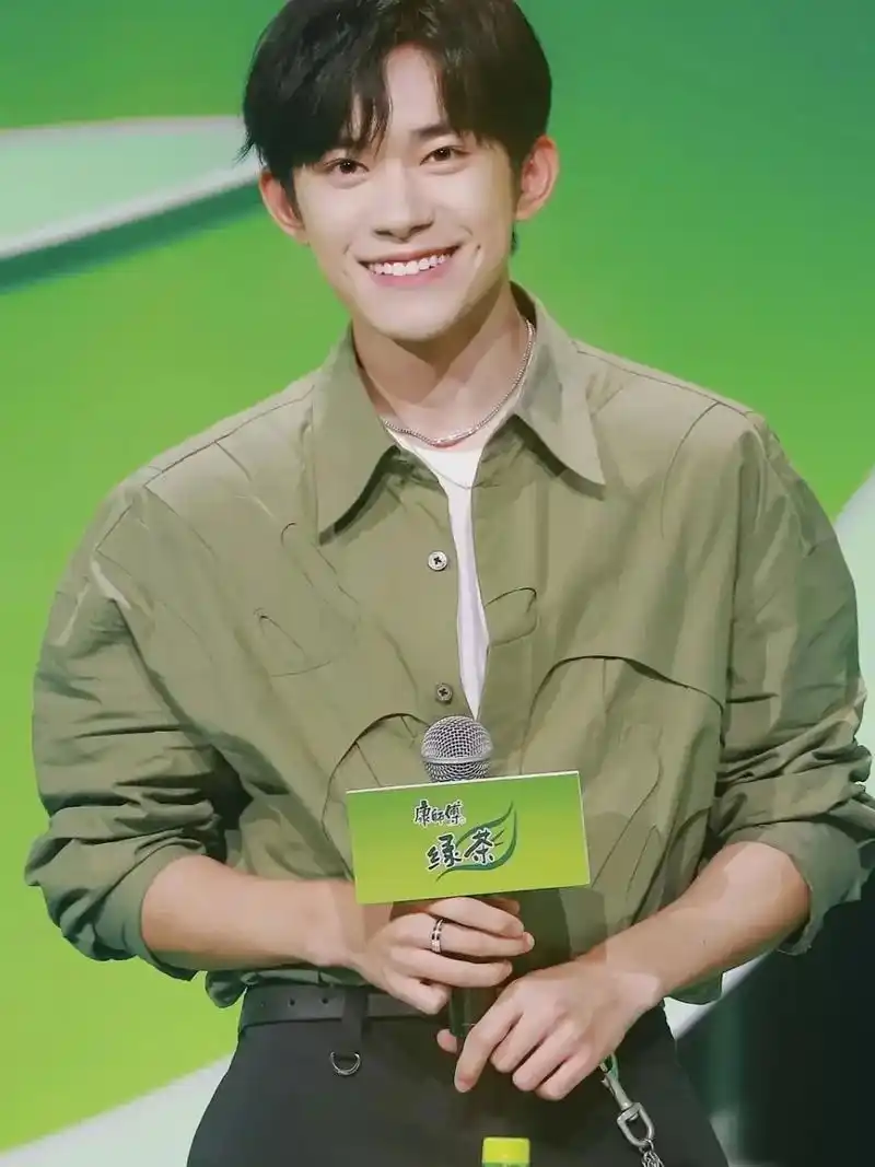 你甜甜的微笑～#易烊千玺 #康师傅绿茶代言人易烊千玺 @do - 抖音