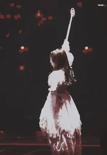 粉丝有趣!杨超越粉丝持巨大仙女棒应援全场最吸睛