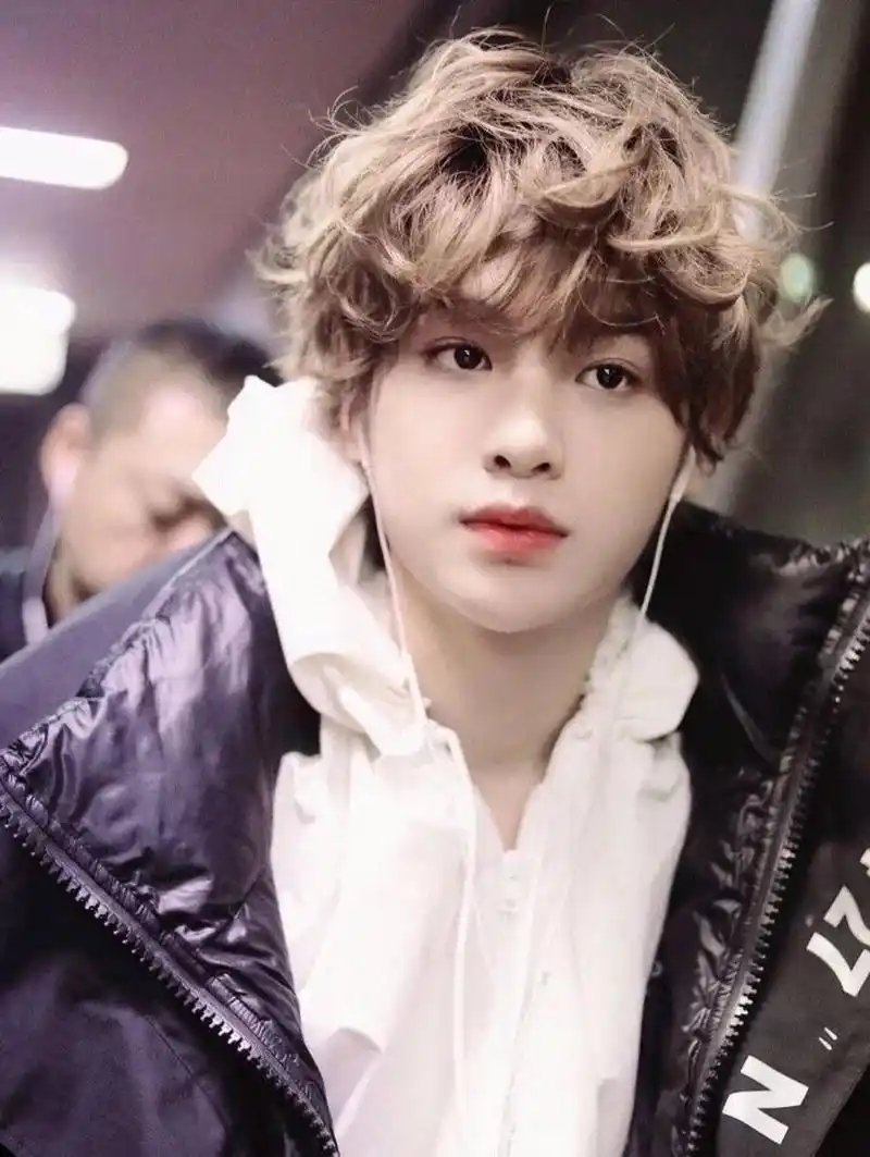 黄明昊壁纸(5) 真的很爱这几张照片