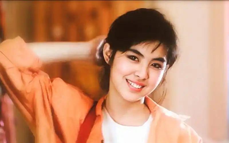 息影20年的王祖贤亮相平台20周年庆典,颜值依旧引热议_魅力_视频_演艺