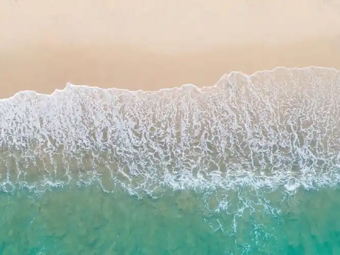 高清海浪沙滩摄影图