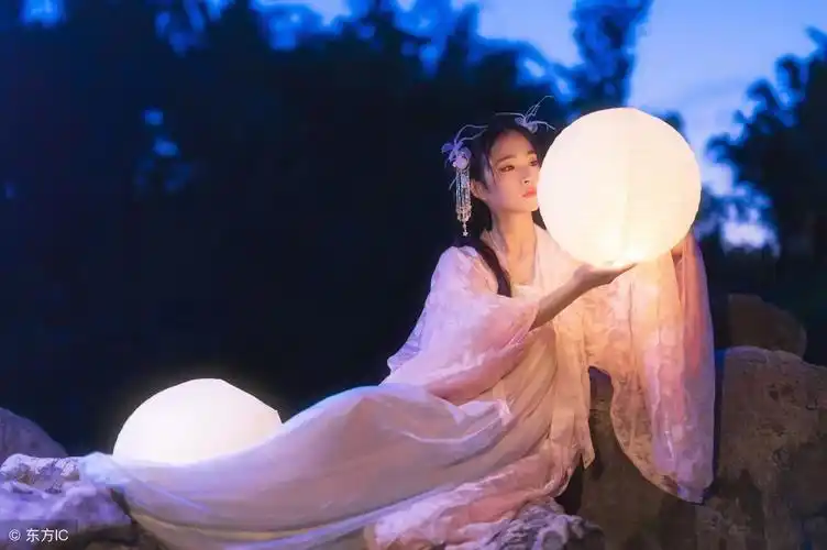 个性签名古风诗意伤感短句(感叹岁月流逝唯美古风句子)