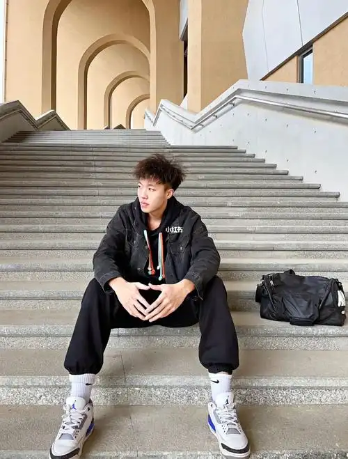 普普通通的帅哥