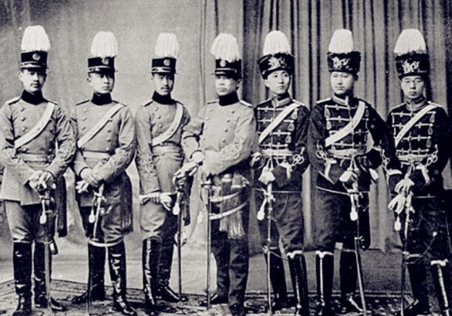 在清朝覆灭后,皇宫中的2万禁卫军都去哪了,冯国璋是这样处理的