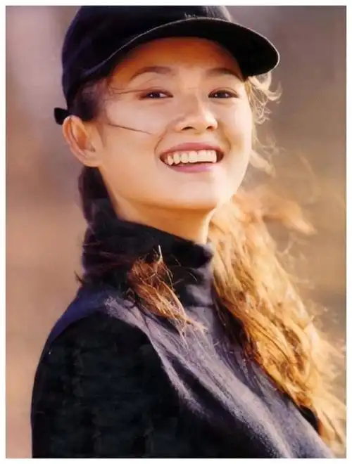 汪峰真是捡到宝了,章子怡十五年前照片曝光,嘟嘴卖萌可爱到爆