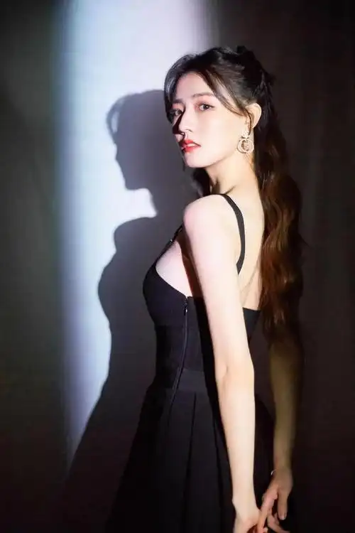 徐璐性感吊带极致诱惑