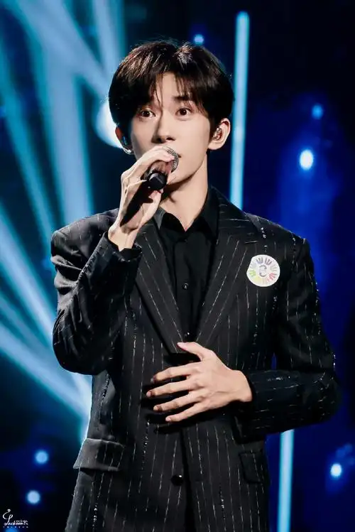 易烊千玺于适同框照