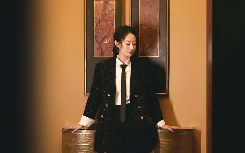 刘敏涛时尚甜酷写真桌面壁纸