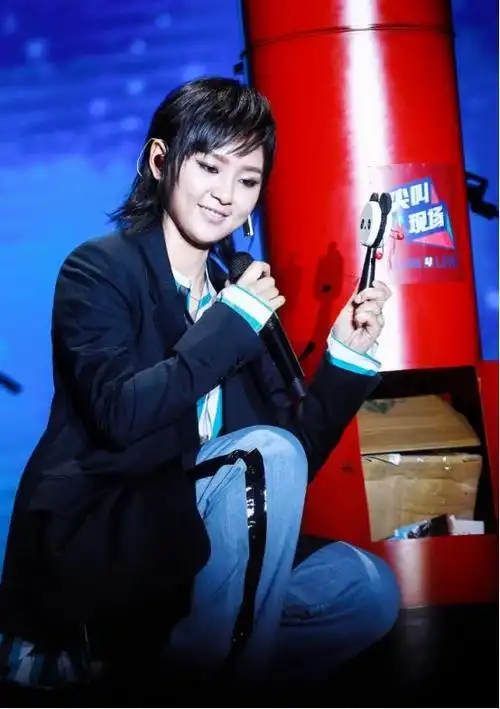 周笔畅改变路线