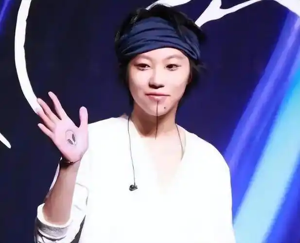 窦靖童回应结婚传言看似桀骜不驯的她实则并没有那么不靠谱