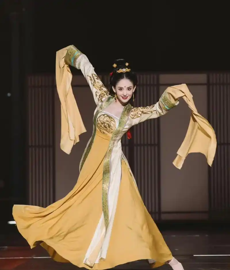 赶紧排一波古装剧吧,古力娜扎的裙子简直不要太美[滑稽]