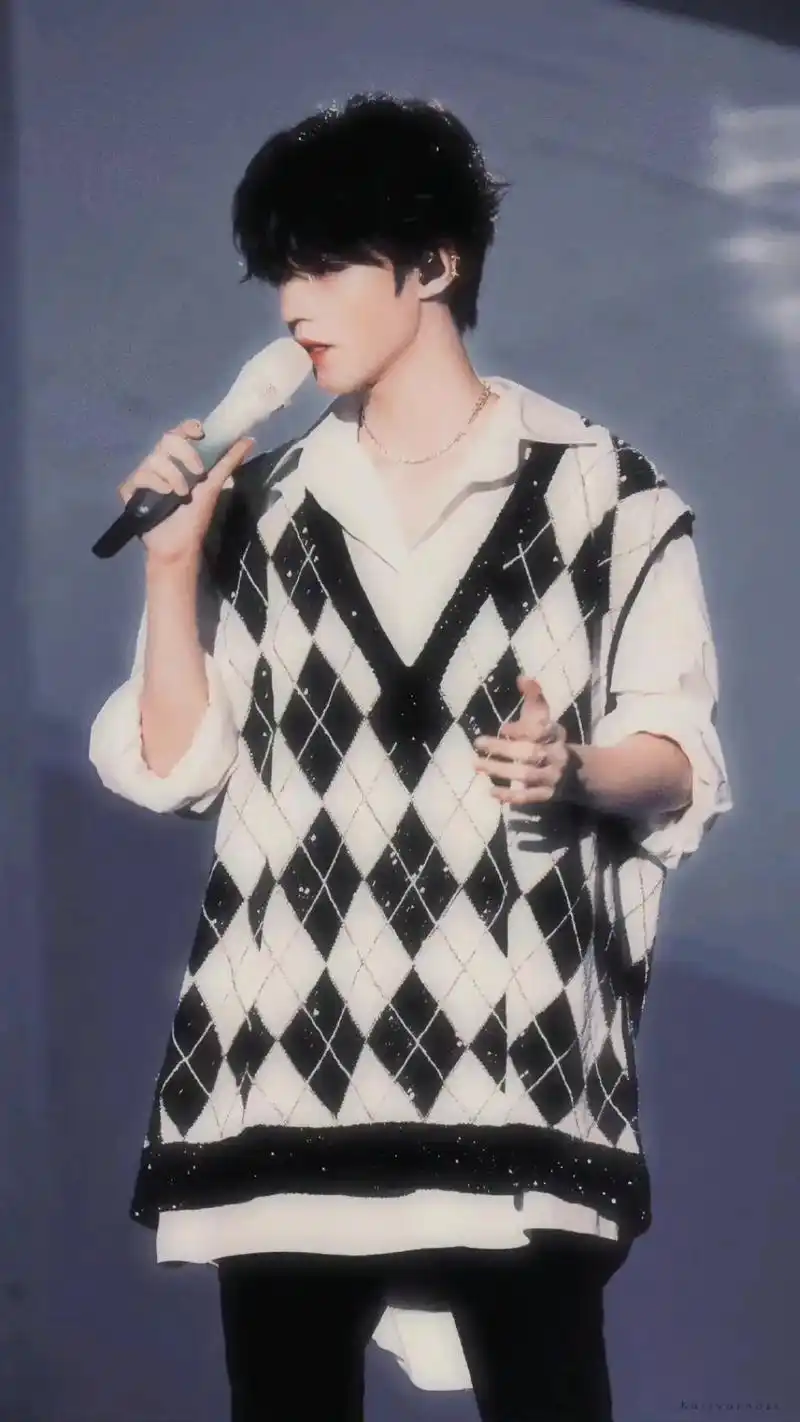 当然是王俊凯了#帅炸了 #偶像封神图片 #今日分享  - 抖音