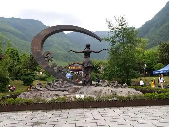 我们一起走进明月山