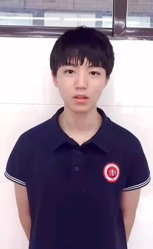 没见过的重庆八中王俊凯!学生会副会长亲自招新,我第一个排队