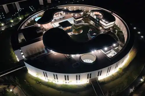 湖畔大学新校区位于杭州市余杭区仓前镇,占地面积约375亩,一期约60亩