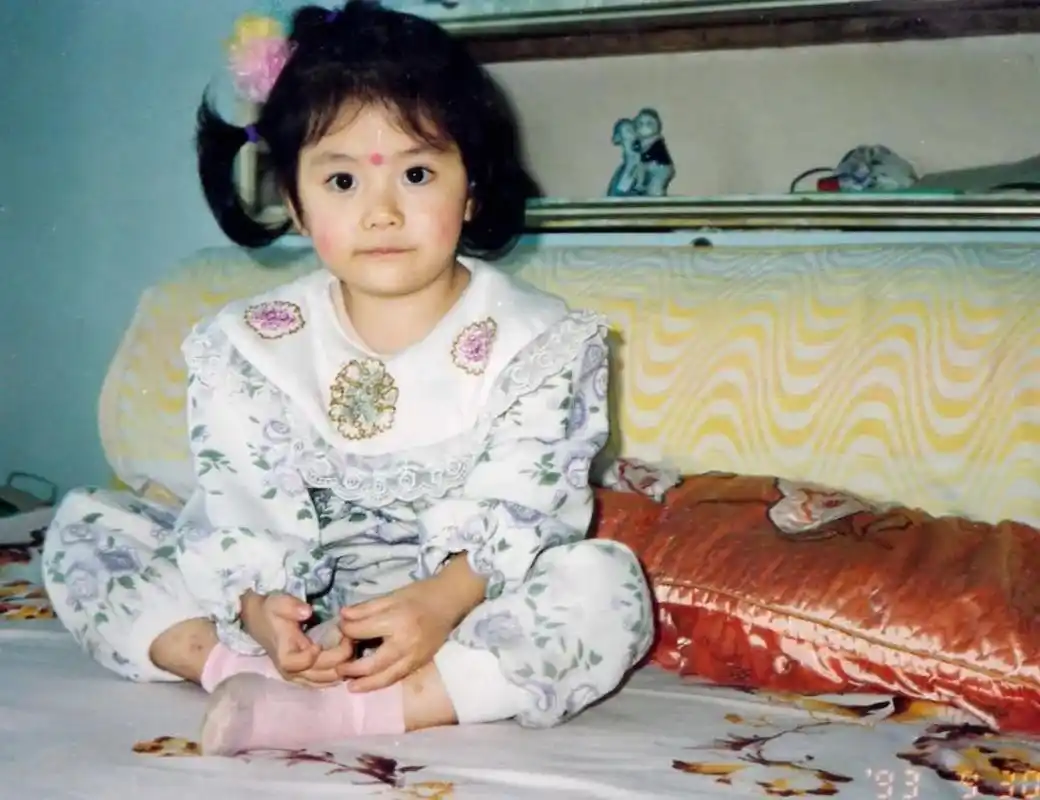 用谭松韵的话说,小时候被父母打也很幸福.都说不幸