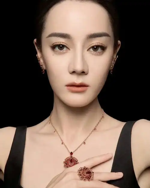 迪丽热巴全新怼脸大片##迪丽热巴怼脸特写大片