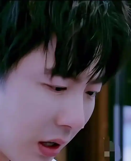 刘宇宁出道前有多心酸,四岁丧父直播被打,宁远舟来之不易