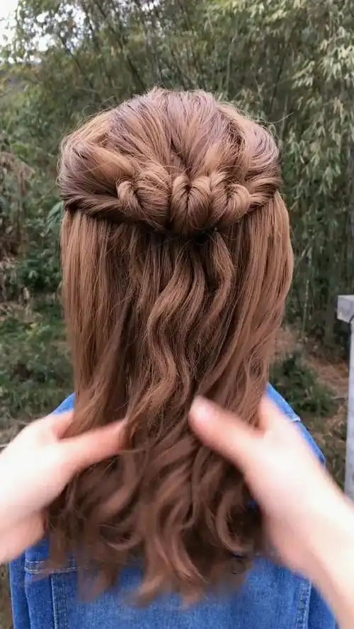 好看简单漂亮的半披肩发,穿裙子的小姐妹们可以这样扎哦!