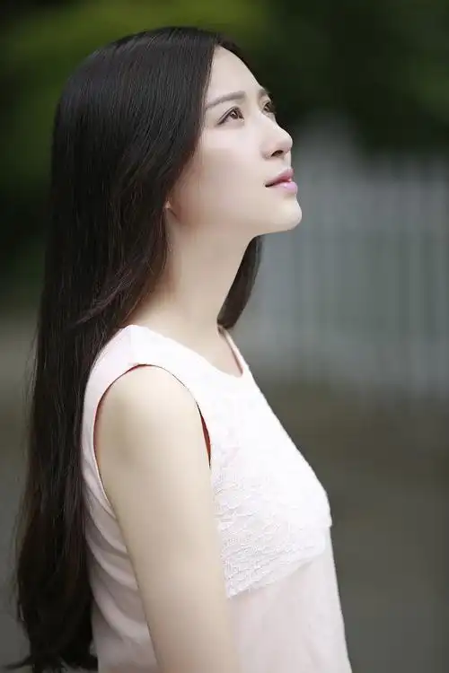 图:演员张玲玲撞范冰冰 撞脸王相似度百分之九十