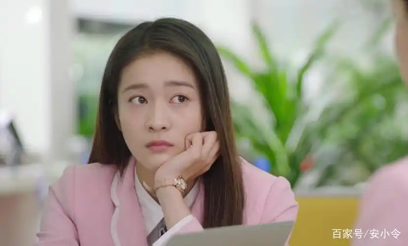 张雪迎在《青春最好时》中的唯美剧照,每一张都洋溢着青春的气息