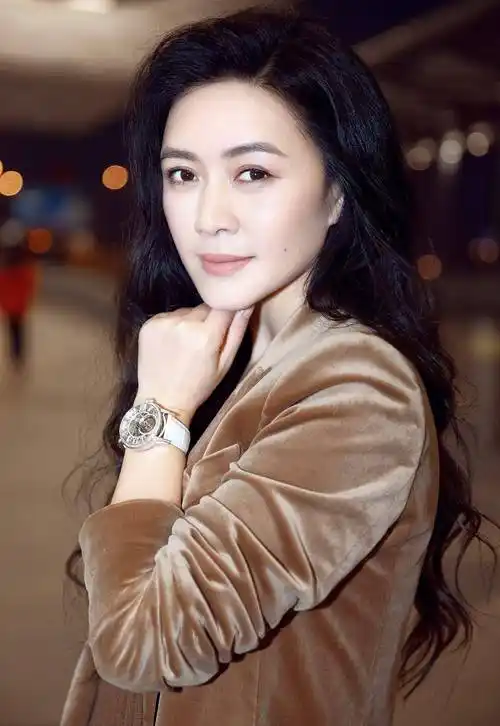 45岁女演员田海蓉保养得宜,其女继承优良基因_女儿_小姑娘_家人