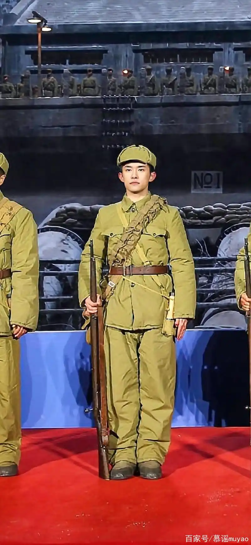 易烊千玺军装