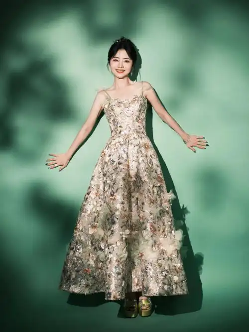 谭松韵刺绣繁花绿纱裙##谭松韵刺绣繁花裙