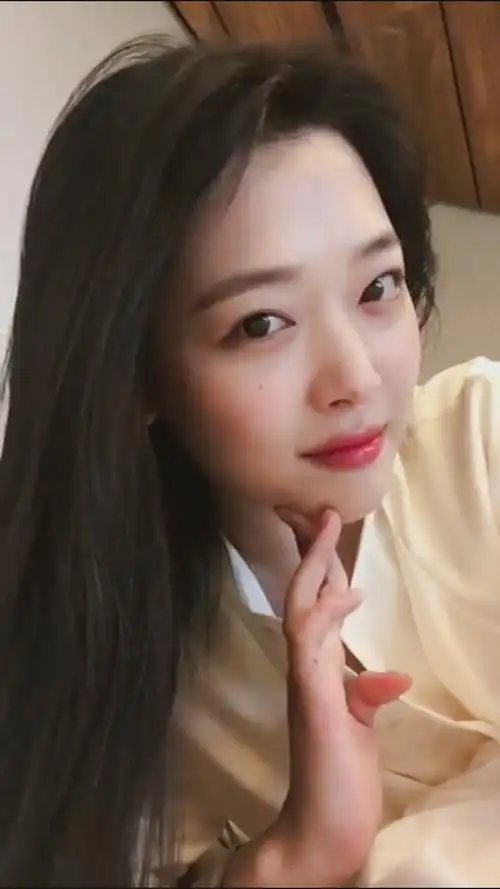 人间蜜桃崔雪莉ins