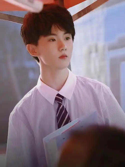 夏日帅气学长马嘉祺