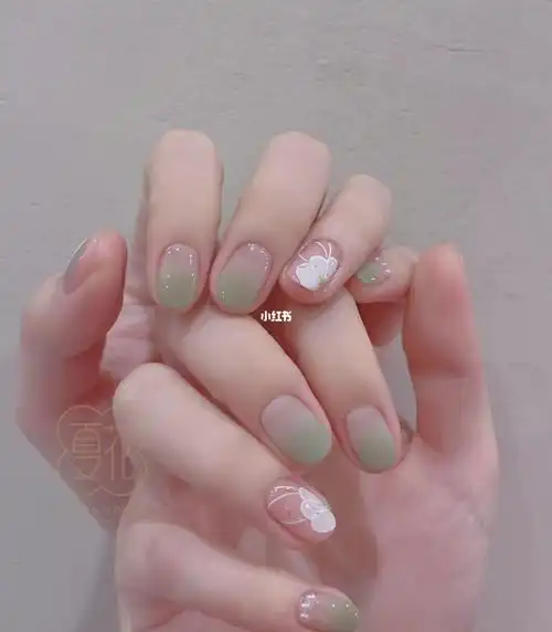 夏季超显白美甲推荐