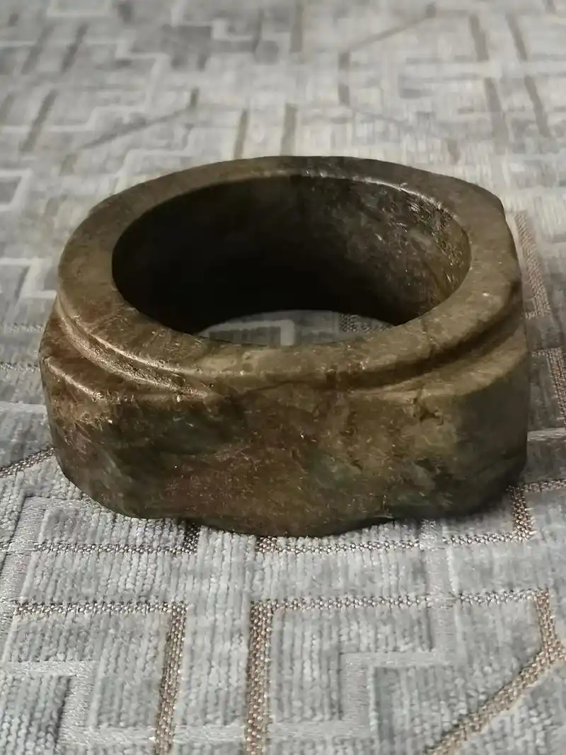 良渚文化素面玉琮.#我要上热门 - 抖音