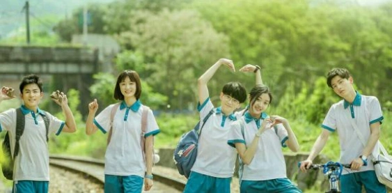 校园剧还是要满脸胶原蛋白的演员来演绎,致我们回不去的青春