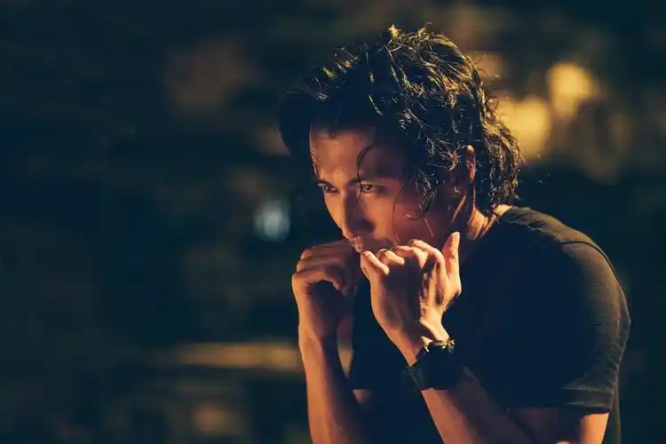 40岁谢霆锋帅气不减当年,西装背头魅力十足,"生图"状态太好了