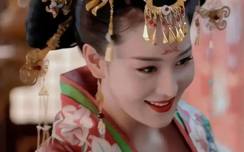 儿版 她喝酒的样子真是太帅了,想必贵妃醉酒也不过如此 #萧淑妃张馨予