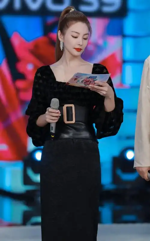 飒姐来袭张雨绮快乐大本营主持自嗨楼更第二期