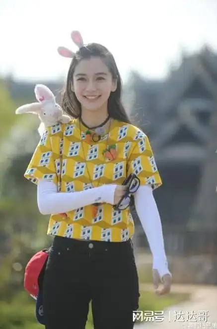 angelababy确定掰了奔跑吧主持10年惨下车