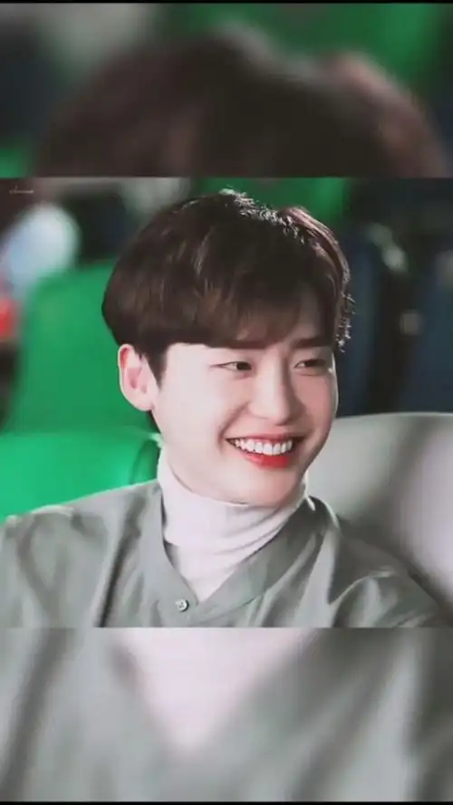 李钟硕:二硕真的是百看不厌,笑起来好甜,好帅