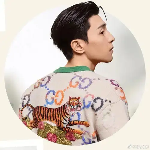 邓伦又出来蛊惑人了,与gucci好搭,好优越的侧脸,我好爱邓伦的侧脸