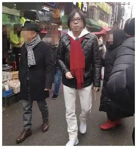 高晓松瘦身后晒帅照,肤白脸小成帅哥,生图曝光被嘲丑破天际