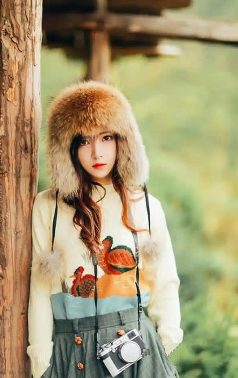 实时拍摄美女图片:秋意浓转淡爱你一万年