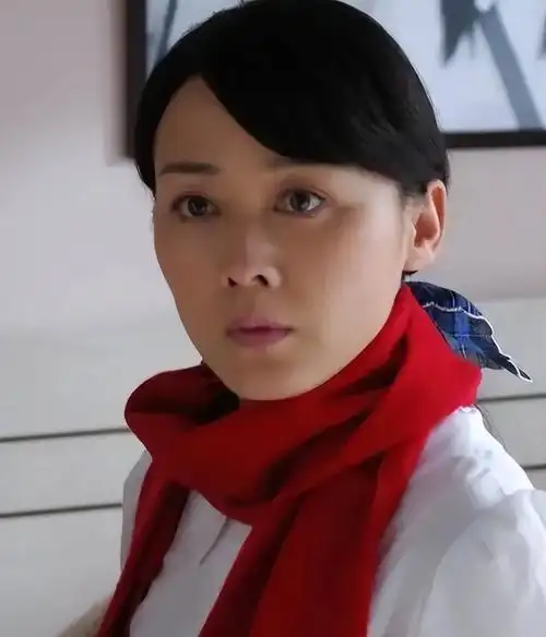 电影演员小李琳(51岁女演员李琳:被前夫一巴掌扇到离婚,二婚嫁给世界