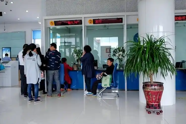 2011年老人去世,两年后银行告他欠债5万,家属质问:天地银行吗