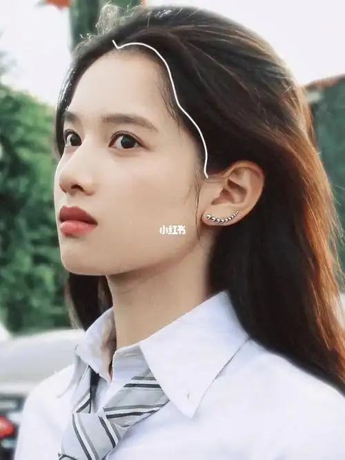 这是真公主吧连发际线都这么好看