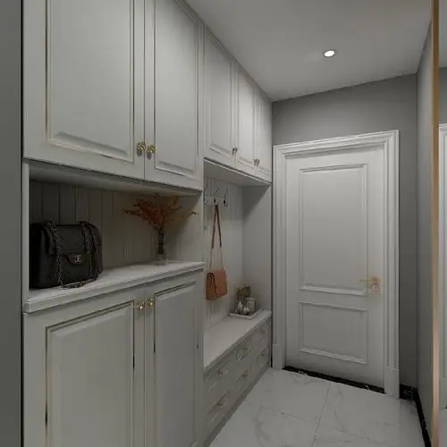 另一面贴上全身镜,每天出门前方便整理仪容.