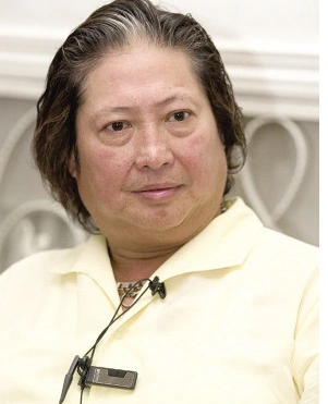 65岁洪金宝带孙子逛街 娇妻高丽虹美艳如初是中澳混血