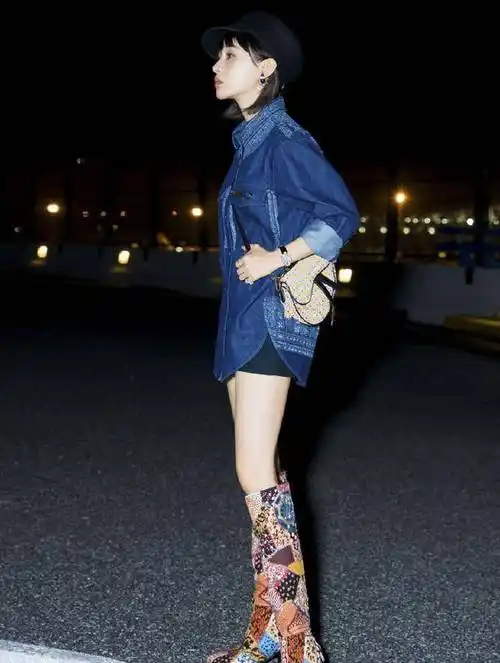 被155cm的王子文穿搭机场秀惊艳,短发造型搭黑色look显高又显瘦_个子