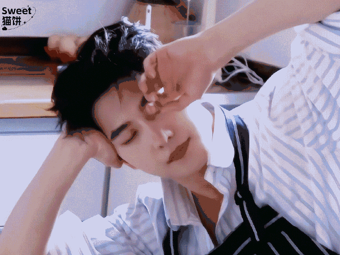 好爱杨洋的这种动态视角,感觉隔着屏幕对视了一样05 一些男友感